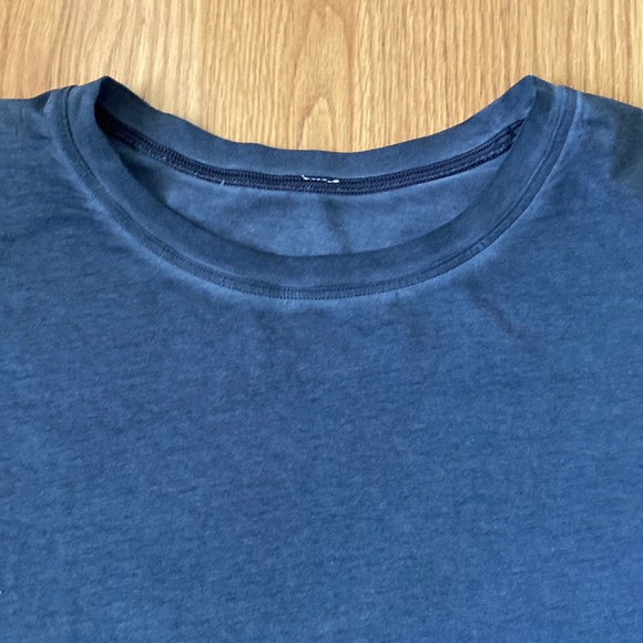 ❤️ Lululemon Cates Tee Sublimado Pigment Dye Cadet Blue Size 4 NWOT - Picture 3 of 6